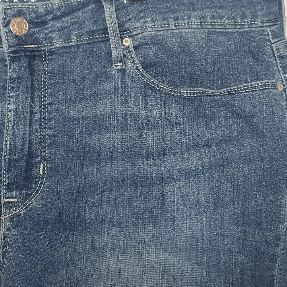 Signature Levi Strauss Womens Jean Shorts Size 22W - Picture 3 of 11